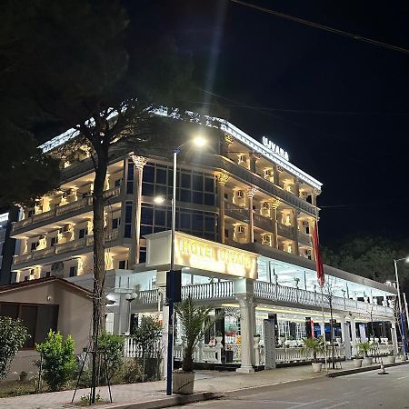 Ujvara Hotel Golem  Ngoại thất bức ảnh