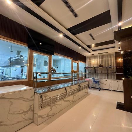 Ujvara Hotel Golem  Ngoại thất bức ảnh