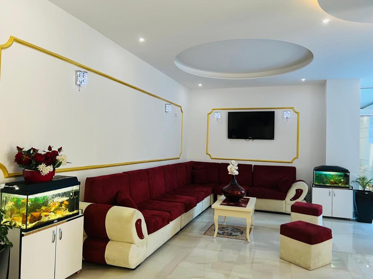 Ujvara Hotel Golem  Ngoại thất bức ảnh
