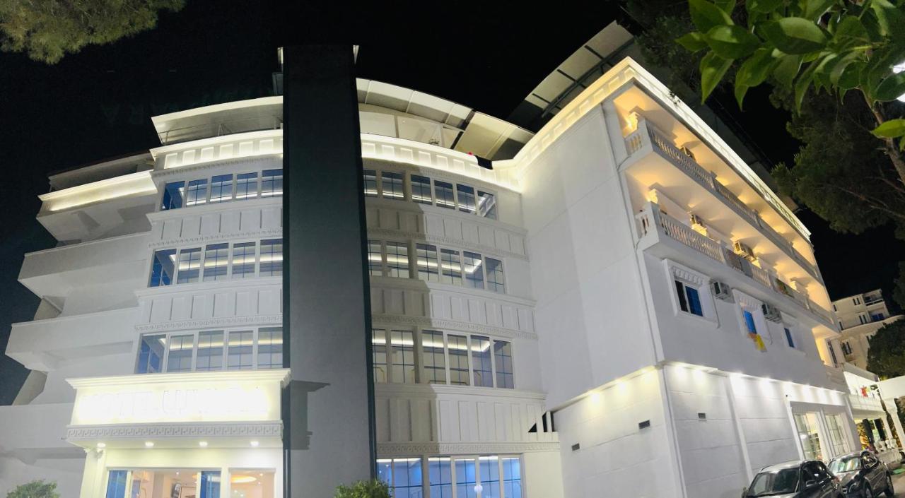 Ujvara Hotel Golem  Ngoại thất bức ảnh