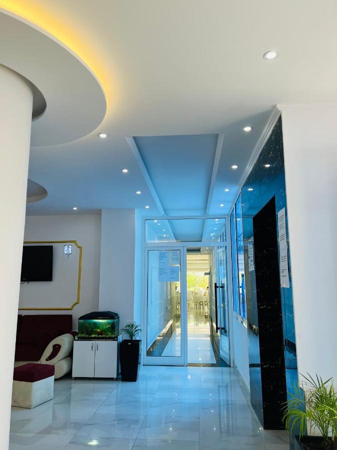 Ujvara Hotel Golem  Ngoại thất bức ảnh