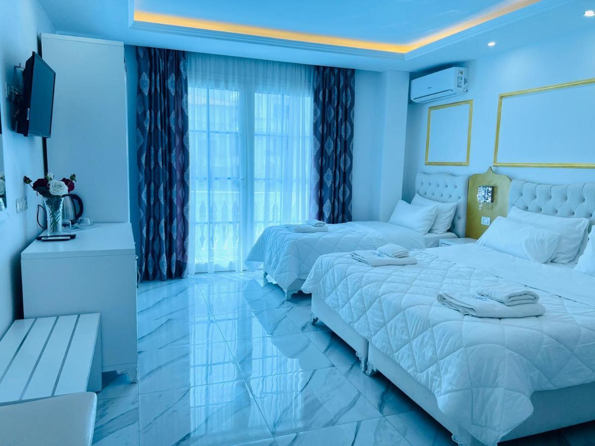 Ujvara Hotel Golem  Ngoại thất bức ảnh