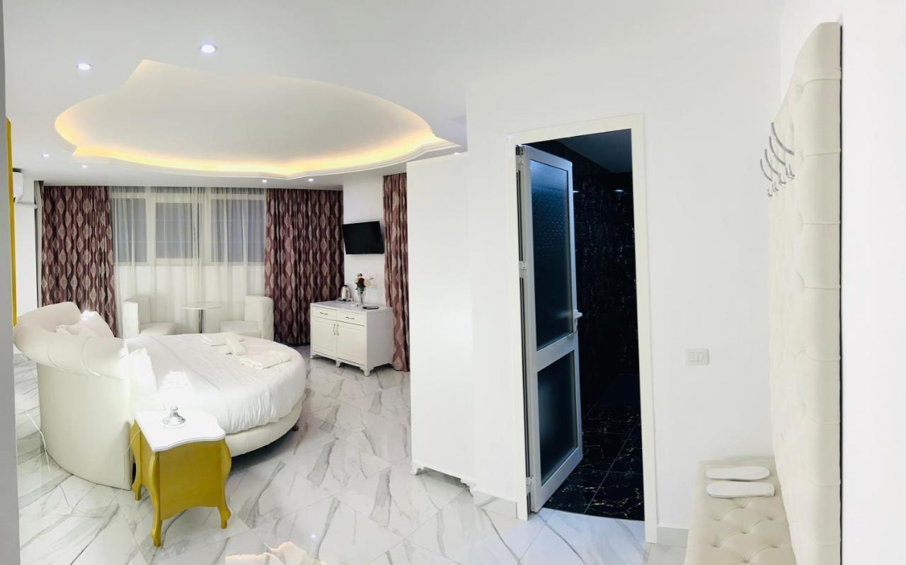Ujvara Hotel Golem  Ngoại thất bức ảnh