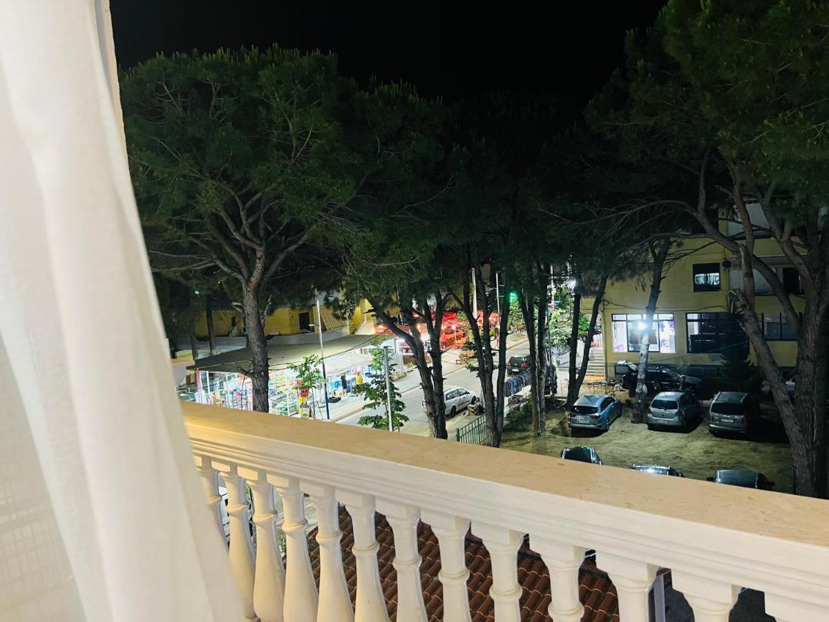 Ujvara Hotel Golem  Ngoại thất bức ảnh