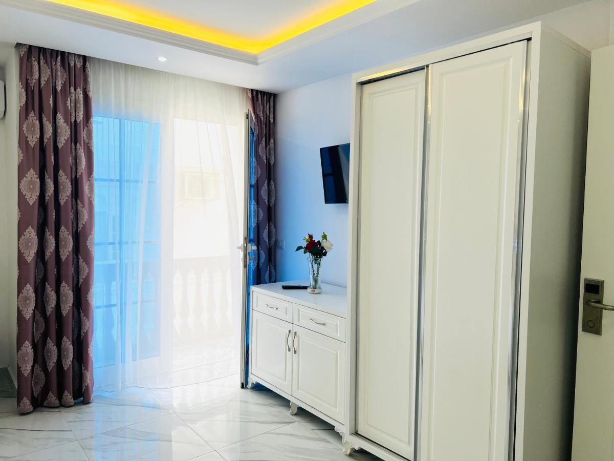 Ujvara Hotel Golem  Ngoại thất bức ảnh