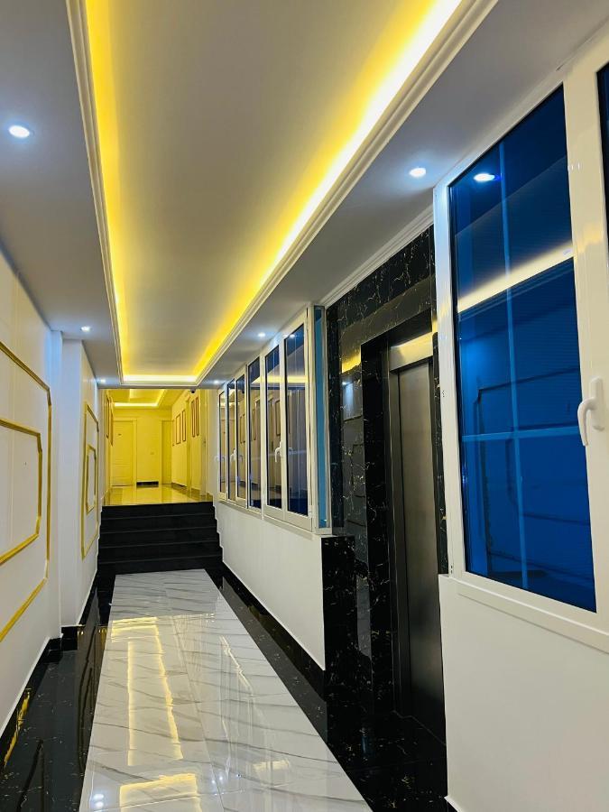 Ujvara Hotel Golem  Ngoại thất bức ảnh