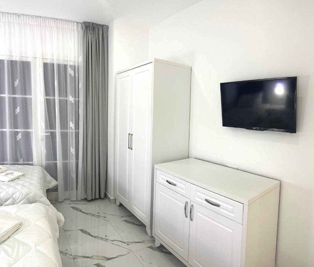 Ujvara Hotel Golem  Ngoại thất bức ảnh