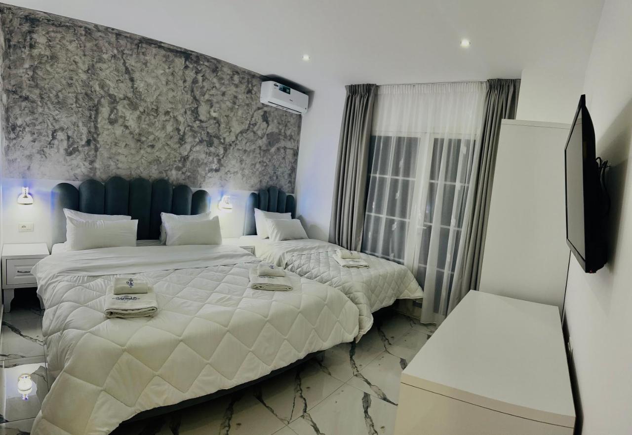 Ujvara Hotel Golem  Ngoại thất bức ảnh