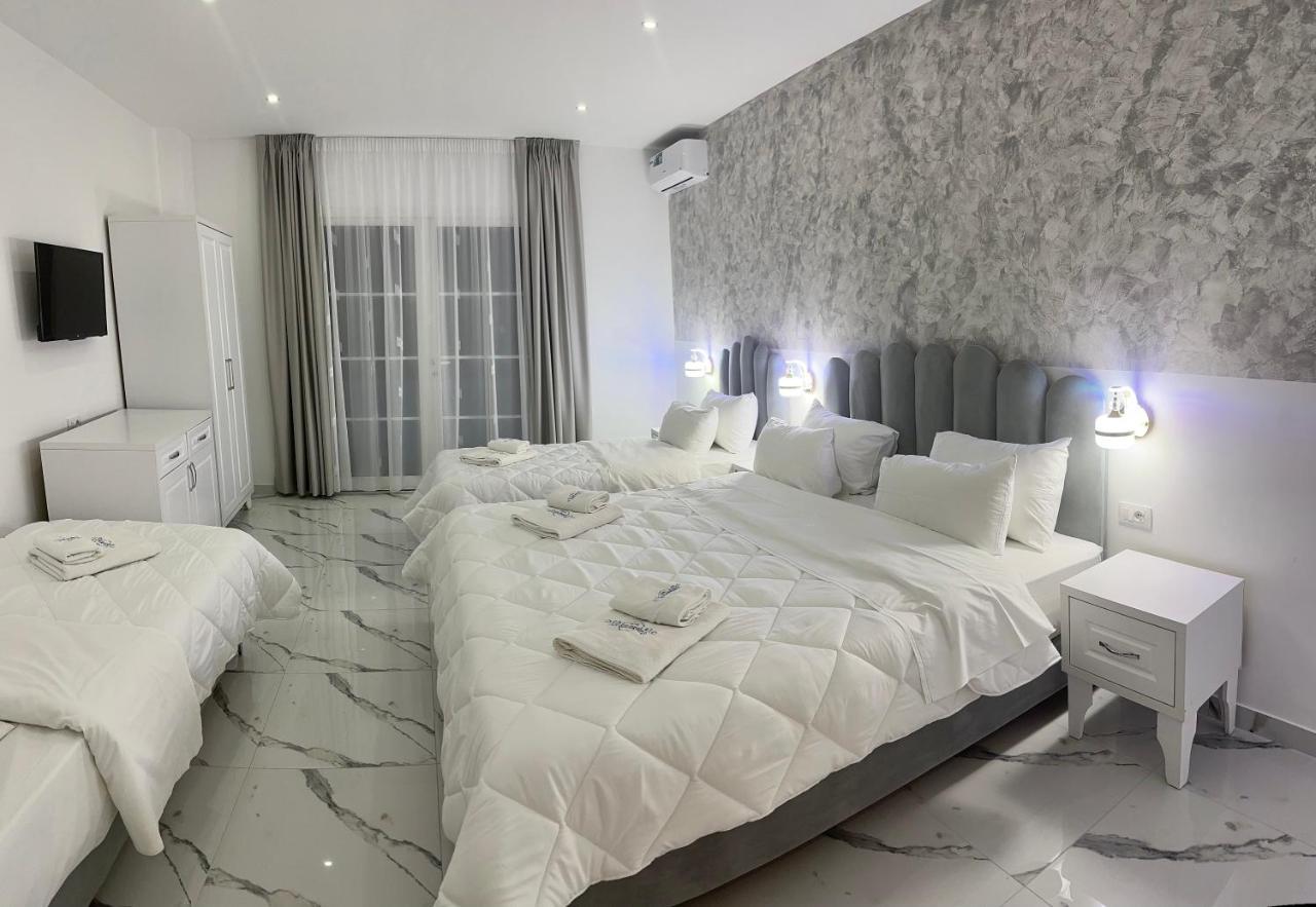 Ujvara Hotel Golem  Ngoại thất bức ảnh