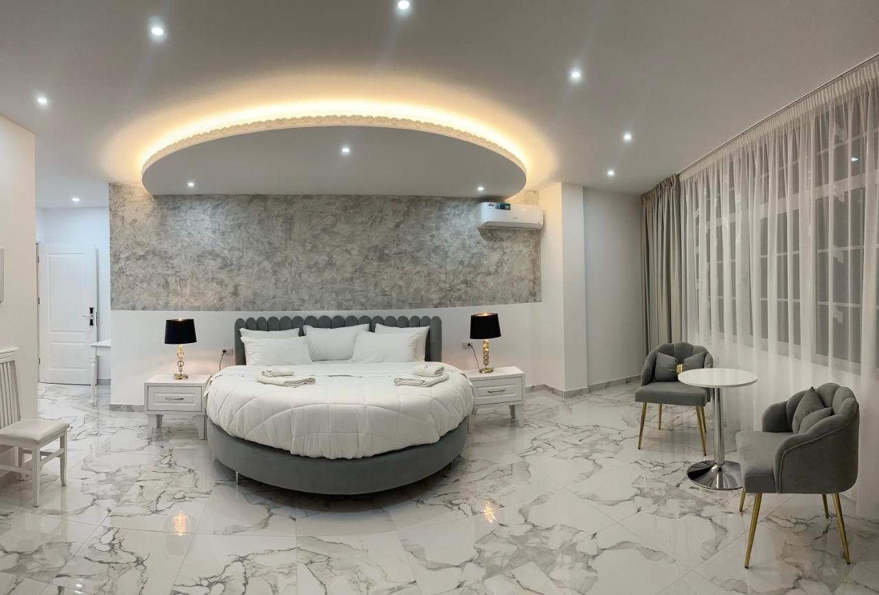 Ujvara Hotel Golem  Ngoại thất bức ảnh