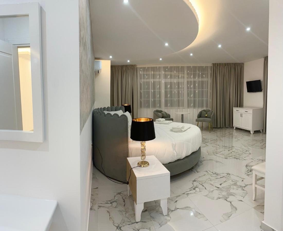 Ujvara Hotel Golem  Ngoại thất bức ảnh