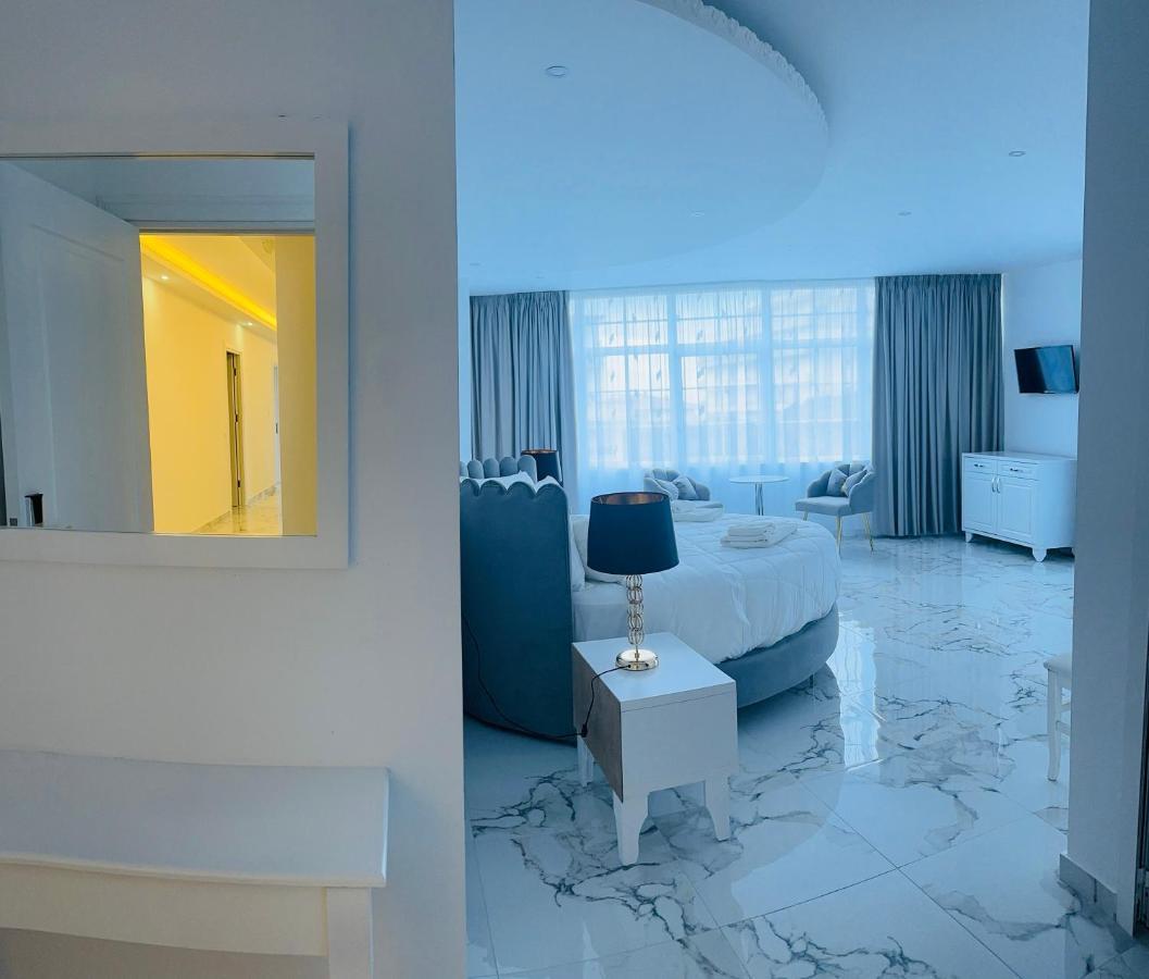 Ujvara Hotel Golem  Ngoại thất bức ảnh