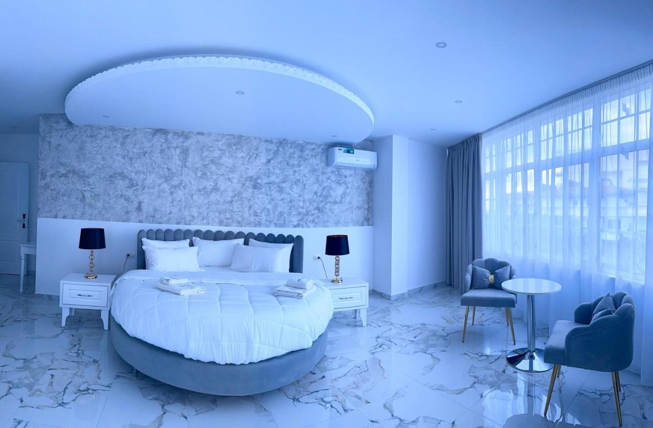 Ujvara Hotel Golem  Ngoại thất bức ảnh