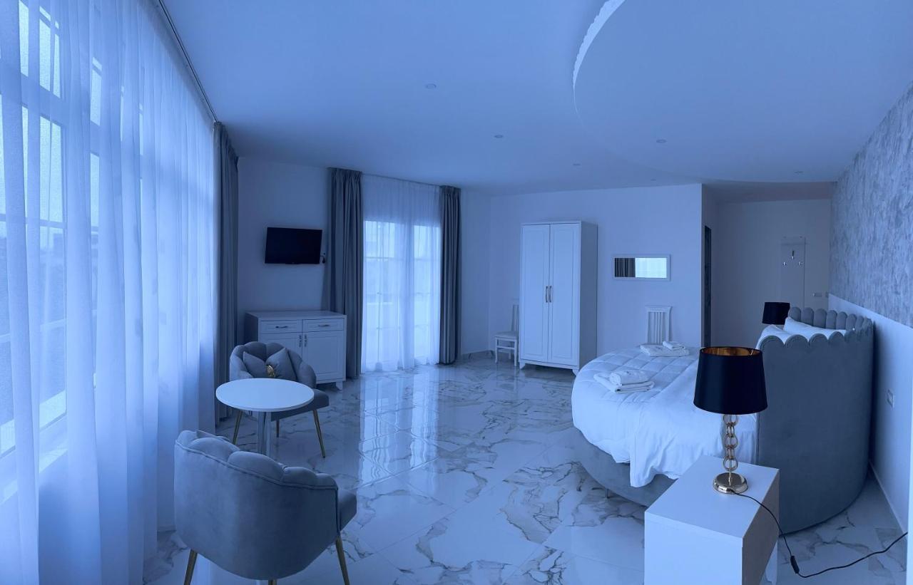 Ujvara Hotel Golem  Ngoại thất bức ảnh