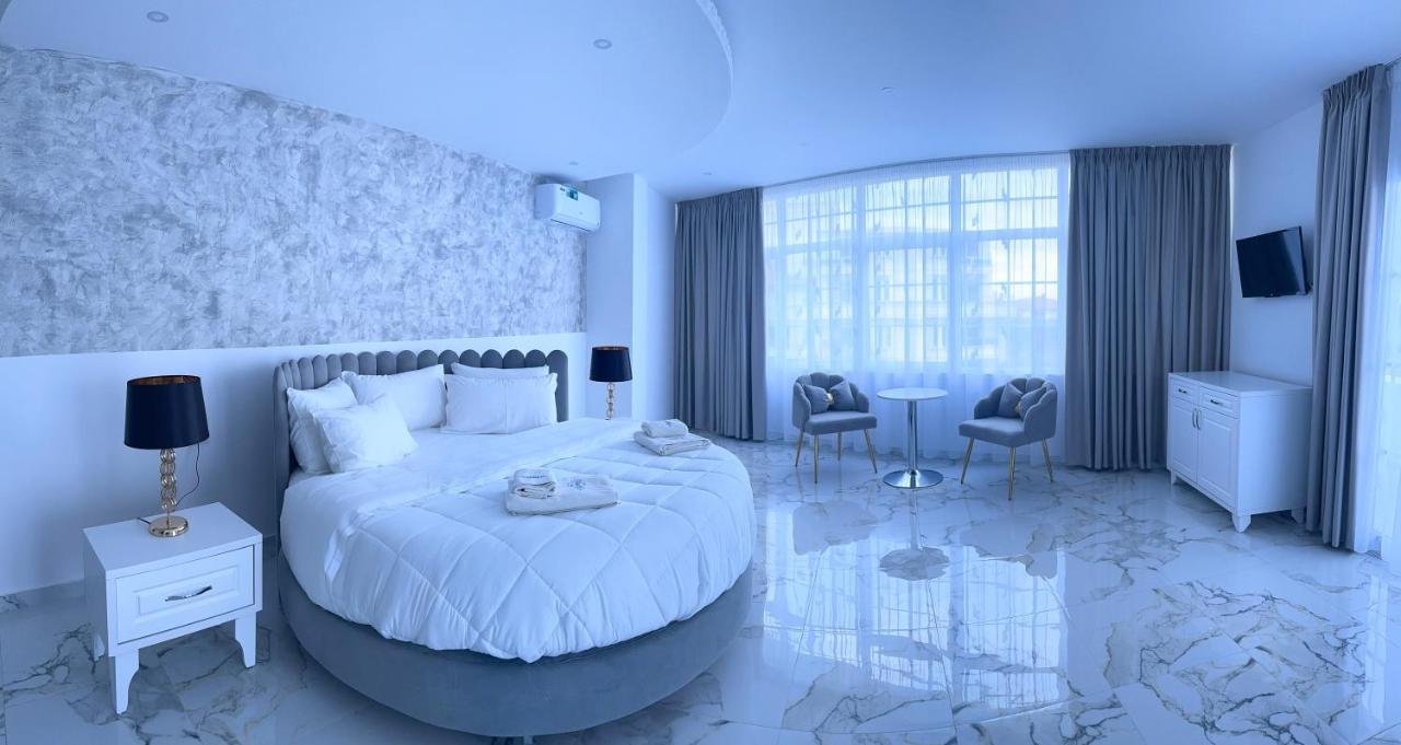 Ujvara Hotel Golem  Ngoại thất bức ảnh