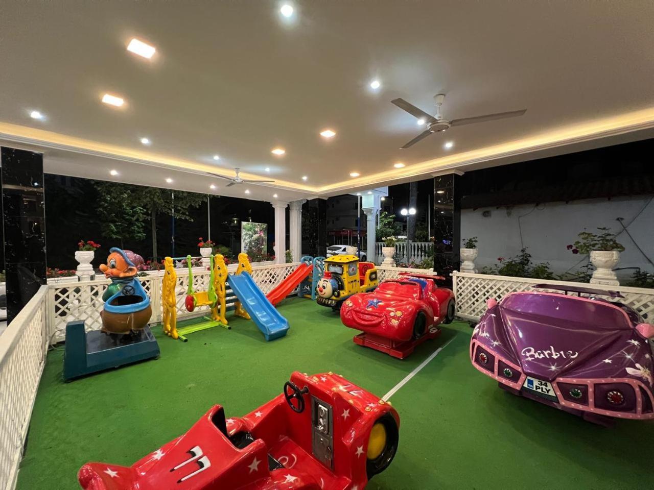 Ujvara Hotel Golem  Ngoại thất bức ảnh