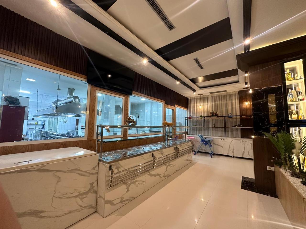 Ujvara Hotel Golem  Ngoại thất bức ảnh