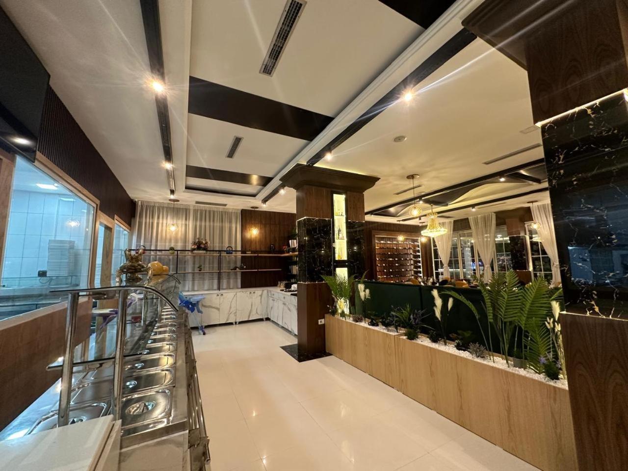 Ujvara Hotel Golem  Ngoại thất bức ảnh