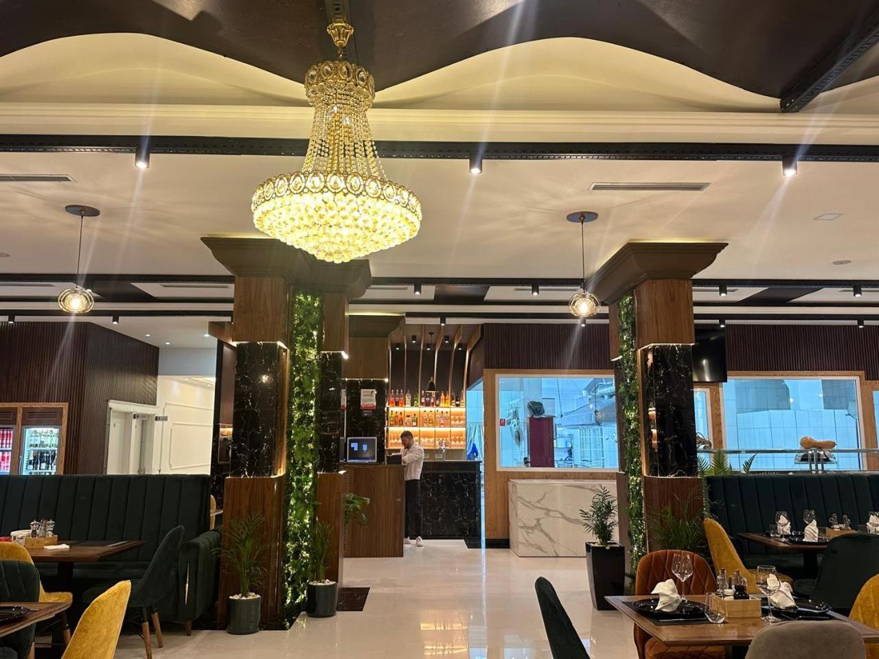 Ujvara Hotel Golem  Ngoại thất bức ảnh
